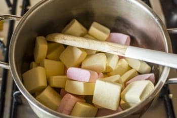 marshmellows in pot marshmellows in pot