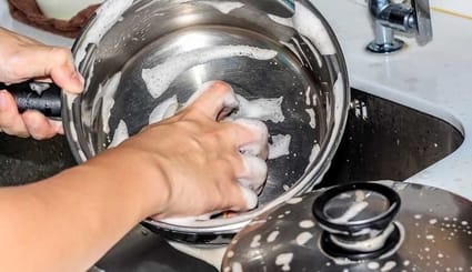 How To Clean Stainless Steel Pan (Without Scrubbing)