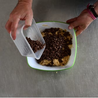 Giant Chewy Chocolate Chip Cookie Steps