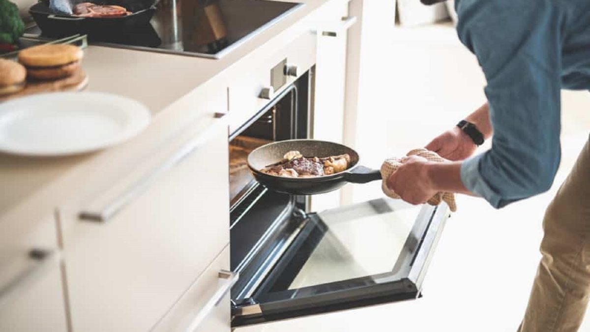 metalen schapen Veeg How To Tell If A Pan Is Oven Safe? (Quick & Confident Guide)