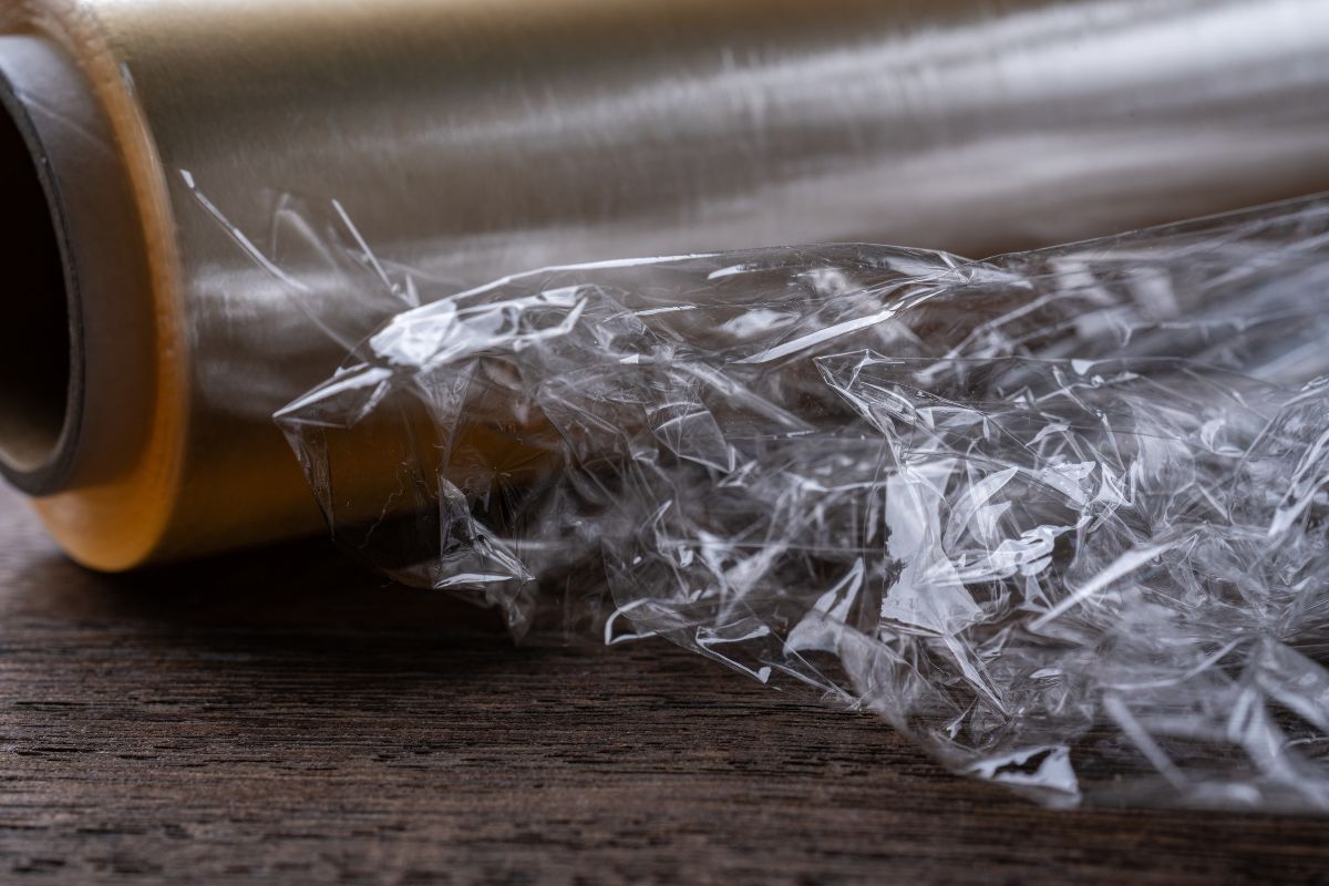 Can Saran Wrap Be Used In The Oven Saran wrap is useful for cooking and a variety of other purposes. Learn how to use it effectively and safely in the oven.
