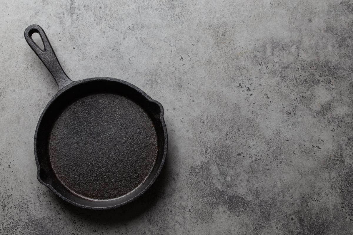 The 5 Best Enameled Cast Iron Skillets (Buying Guide)